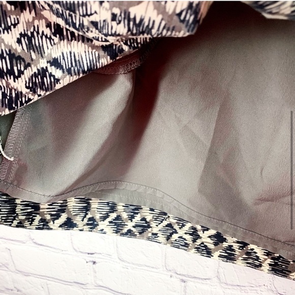 Banana Republic Gray & Navy Silk Blend Skirt - 10 - Picture 4 of 7